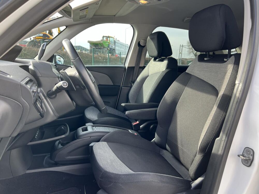 C4 Spacetourer 2.0 BlueHDi - BVA - 160cv - DISTRIBUTION NEUVE - SUIVI CITRO 2018 occasion 49070 Beaucouz&eacute;