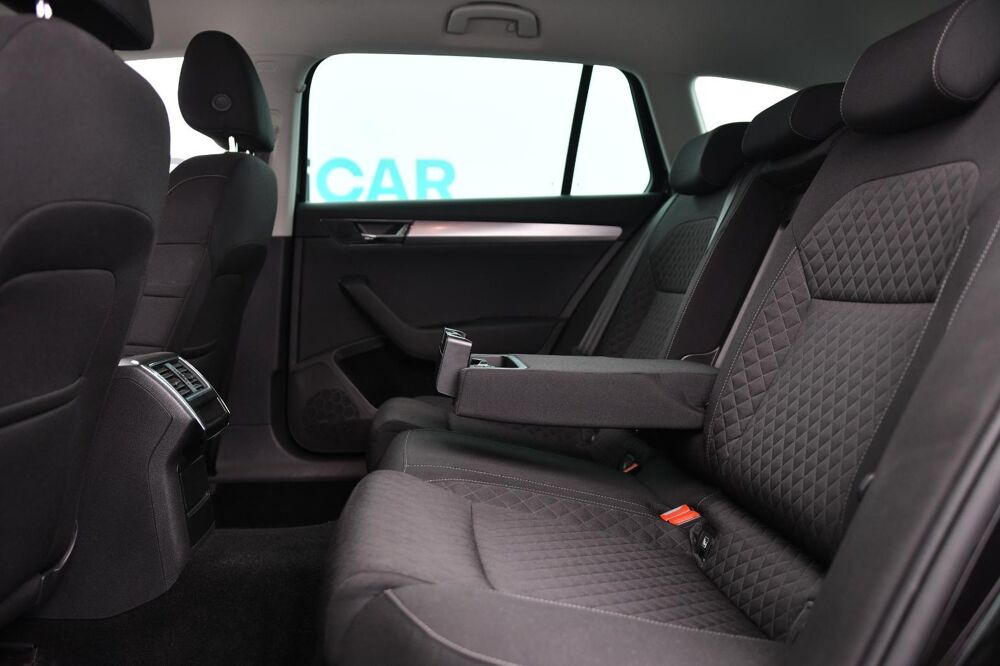 Superb Combi 2.0 TDI 122 DSG7 ATTELAGE/SIEGES AV CHAUFFANTS/VIRTUAL 2021 occasion 33620 Cavignac