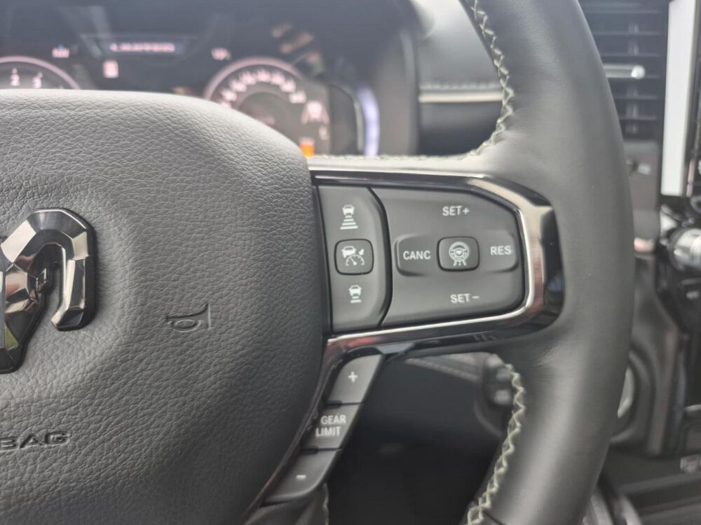 RAM 1500 CREW LIMITED NIGHT EDITION BOX HAYON MULTI V8 5,7L 2026 occasion 91830 Le Coudray-Montceaux