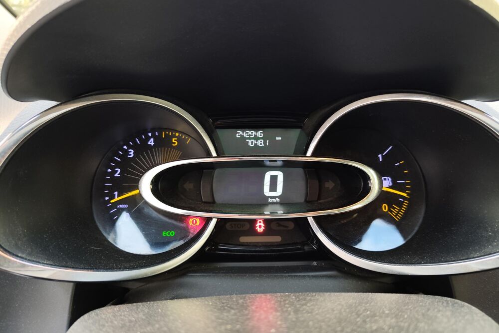 Clio 1.5 dCi - 75 cv - Soci&eacute;t&eacute; Air M&eacute;diaNav 2015 occasion 77185 Lognes