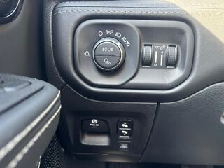 RAM 1500 CREW LIMITED NIGHT EDITION BOX HAYON MULTI V8 5,7L 2026 occasion 91830 Le Coudray-Montceaux