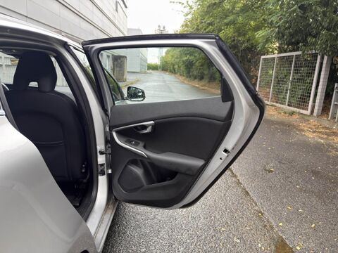 V40 T2 - 122  BERLINE Momentum Business PHASE 2 2016 occasion 77185 Lognes
