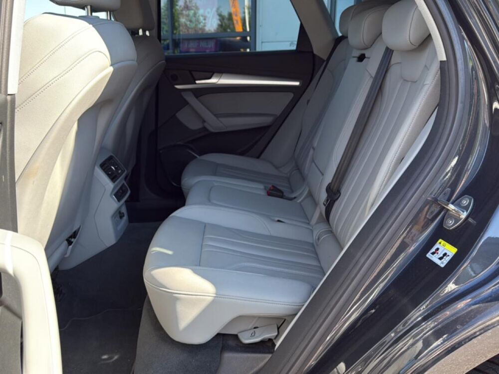 Q5 50 tfsi e 299 business executive quattro s tronic 7 2022 occasion 85150 Les Achards