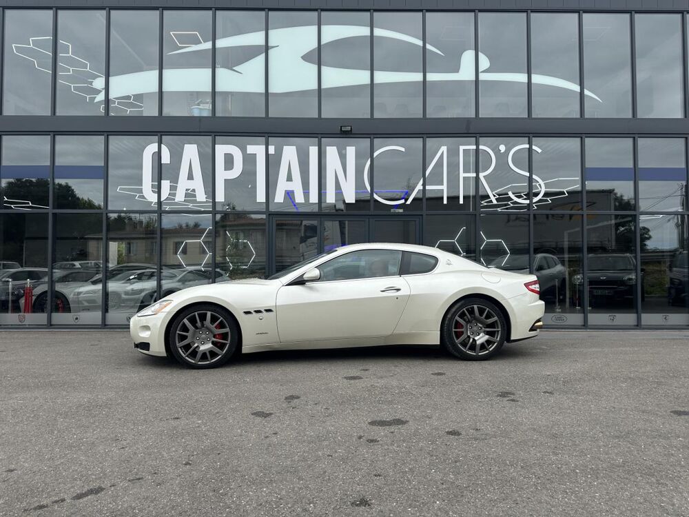 Granturismo 4.2i V8 - BVA COUPE . PHASE 1 2009 occasion 33450 Montussan
