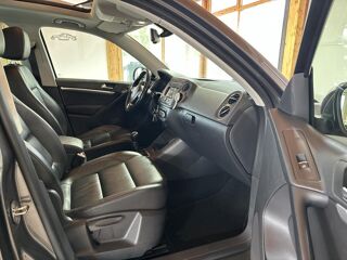 Tiguan 2.0 TDI 140 Carat 4Motion Toit ouvrant radar 360&deg; attelage 1 2013 occasion 33700 M&eacute;rignac