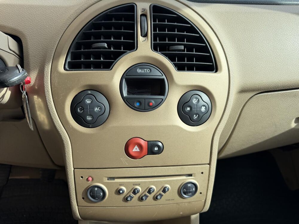 Modus 1.5 dCi - 80 Luxe Privil&egrave;ge PHASE 1 2004 occasion 19100 Brive-la-Gaillarde