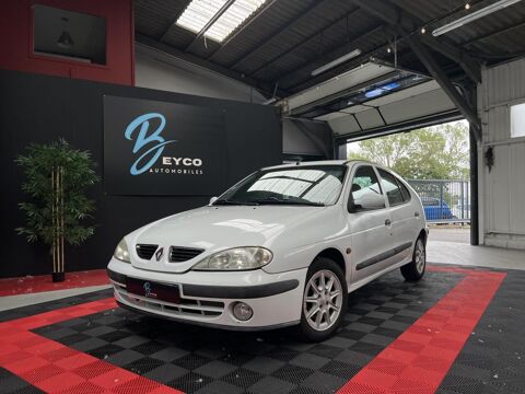 Renault megane 1.4i 16V 95 CH RXE PACK CLIM