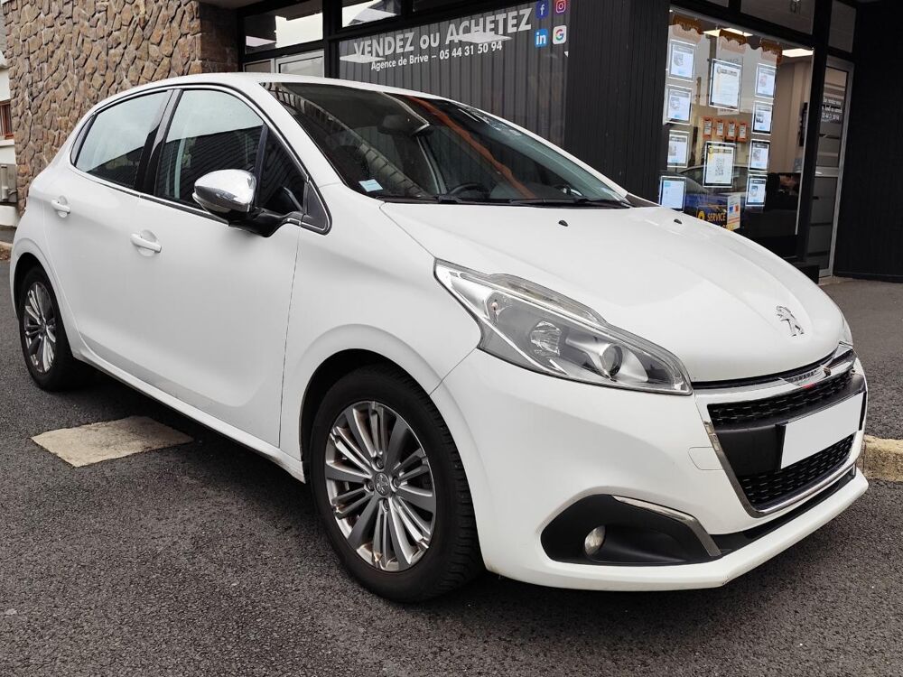 208 ALLURE 110 ch 1.2i Essence Pure Tech 2016 occasion 19100 Brive-la-Gaillarde