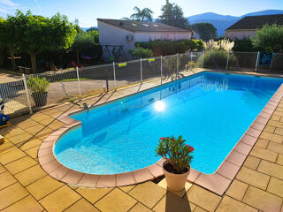  Immeuble  vendre 15 + pices 721 m