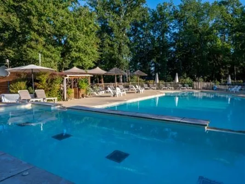   Camping Le Pech Charmant - Dordogne - Tente Lodge COMBARELLES 35m sans sanitaire Piscine collective - Bain  remous - Sauna - S Aquitaine, Les Eyzies-de-Tayac-Sireuil (24620)