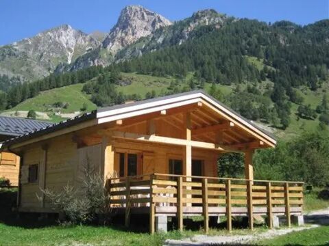   Camping Les Lanchettes - Gamme Découverte - Chalet Beaufortain 29m² 2 chambres + terrasse 12m²+- Télévision - Terrasse - place d Rhône-Alpes, Peisey-Nancroix (73210)