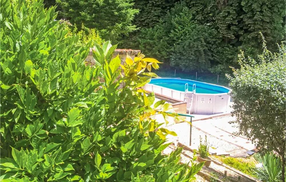   Location avec piscine privée Piscine privée - Alimentation < 500 m - Télévision - Terrasse - Accès Internet Aquitaine, La Coquille (24450)