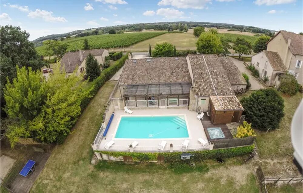   Location prestige avec piscine privée Piscine privée - Bain à remous - Alimentation < 2 km - Télévision - Terrasse Aquitaine, Saint-Méard-de-Gurçon (24610)