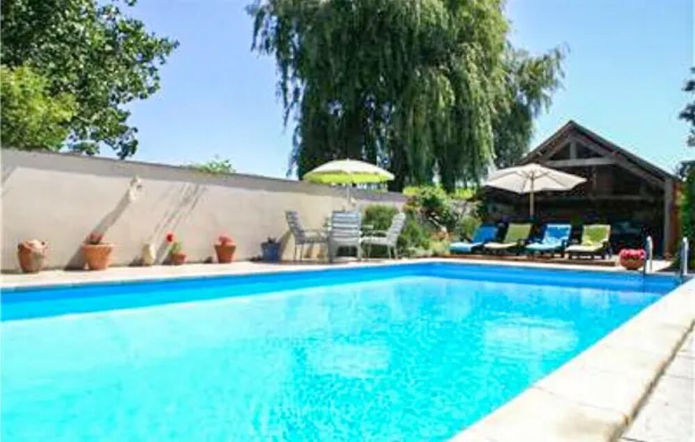   Location avec piscine privée Piscine privée - Télévision - Terrasse - place de parking en extérieur - Lave vaisselle Pays de la Loire, Savigné-sous-le-Lude (72800)