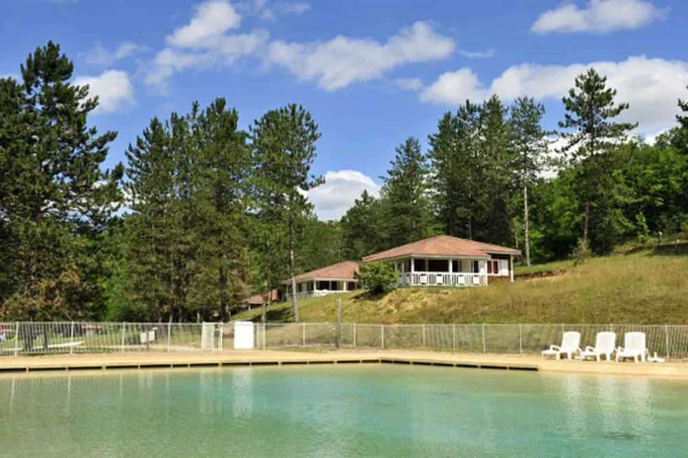   Les Cottages du Lac - Pilotis Piscine collective - Tlvision - Terrasse - Lave vaisselle - Accs Internet Aquitaine, Coly (24120)