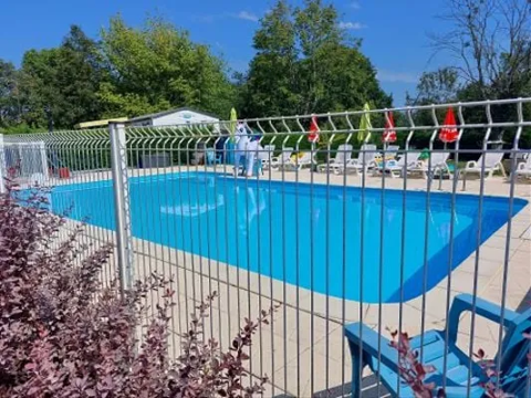   Camping l'Eau Vive - OPHEA Piscine collective - Terrasse - place de parking en extrieur - Salon jardin - Transats . . . Aquitaine, Les glisottes-et-Chalaures (33230)
