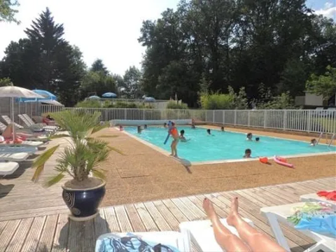   Flower Camping les Nauves - LODGE CANADA STANDARD (SANS SANITAIRES) Piscine collective - Terrasse - place de parking en extrieu Aquitaine, Belvs (24170)