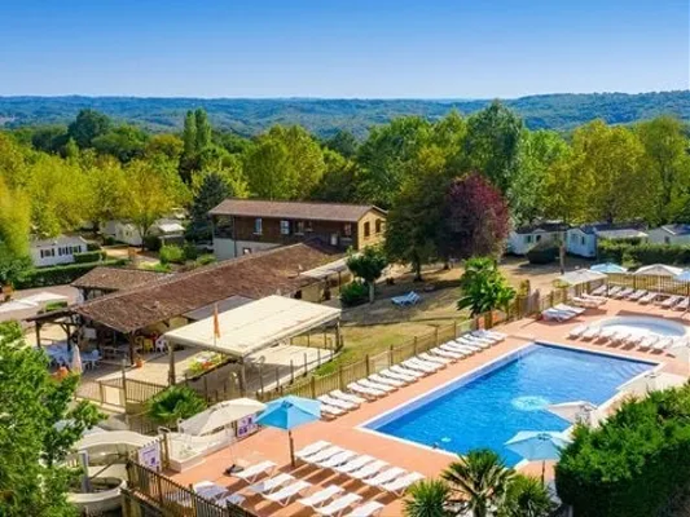   Camping Le Mas - 3 chambres (adultes =  partir de 14 ans) Piscine collective - Terrasse - Salon jardin Aquitaine, Les Eyzies-de-Tayac-Sireuil (24620)