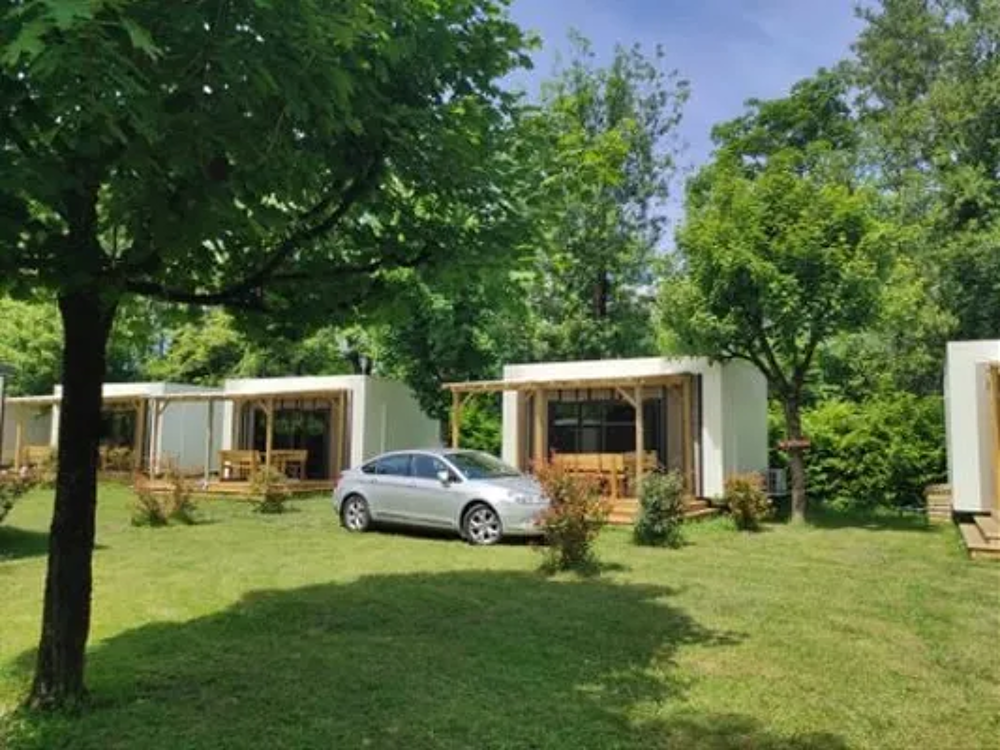   Family's Camping Le Savoy - Confort 4 personnes Terrasse - place de parking en extrieur - Lave vaisselle Rhne-Alpes, Challes-les-Eaux (73190)