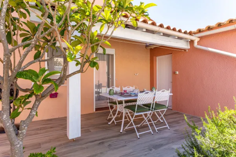   Gruissanne - Maison avec piscine,  150m de la plage Piscine collective - Tlvision - Terrasse - Lave linge - Barbecue Languedoc-Roussillon, Gruissan (11430)