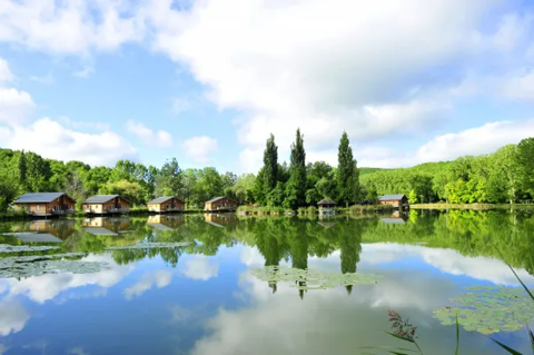   Les Cottages du Lac - Pilotis Piscine collective - Tlvision - Terrasse - Lave vaisselle - Accs Internet Aquitaine, Coly (24120)