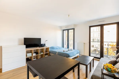   Joli Studio lumineux avec balcon Tlvision - Balcon - Lave linge - Accs Internet - Ascenseur le-de-France, Nanterre (92000)