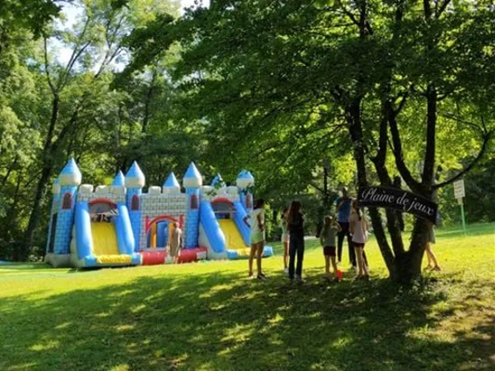   Family's Camping Le Savoy - Confort 4 personnes Terrasse - place de parking en extrieur - Lave vaisselle Rhne-Alpes, Challes-les-Eaux (73190)