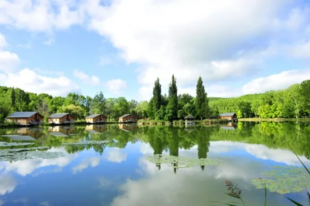   Les Cottages du Lac - Pilotis Piscine collective - Tlvision - Terrasse - Lave vaisselle - Accs Internet Aquitaine, Coly (24120)