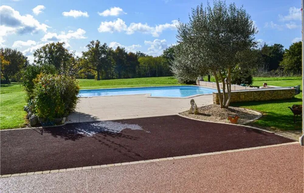   Location avec piscine privée Piscine privée - Alimentation < 1 km - Télévision - Terrasse - Lave vaisselle Aquitaine, La Force (24130)
