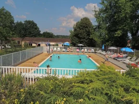   Flower Camping les Nauves - FREEFLOWER STANDARD (SANS SANITAIRES) - SANS SANITAIRE Piscine collective - Terrasse - place de park Aquitaine, Belvs (24170)