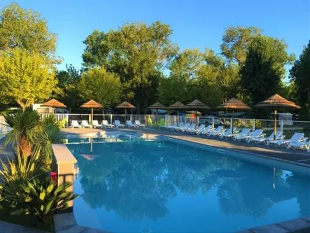   Camping La Cigaline - Pcharmant Piscine collective - Terrasse - place de parking en extrieur - Accs Internet - Salon jardin Aquitaine, Montpon-Mnestrol (24700)
