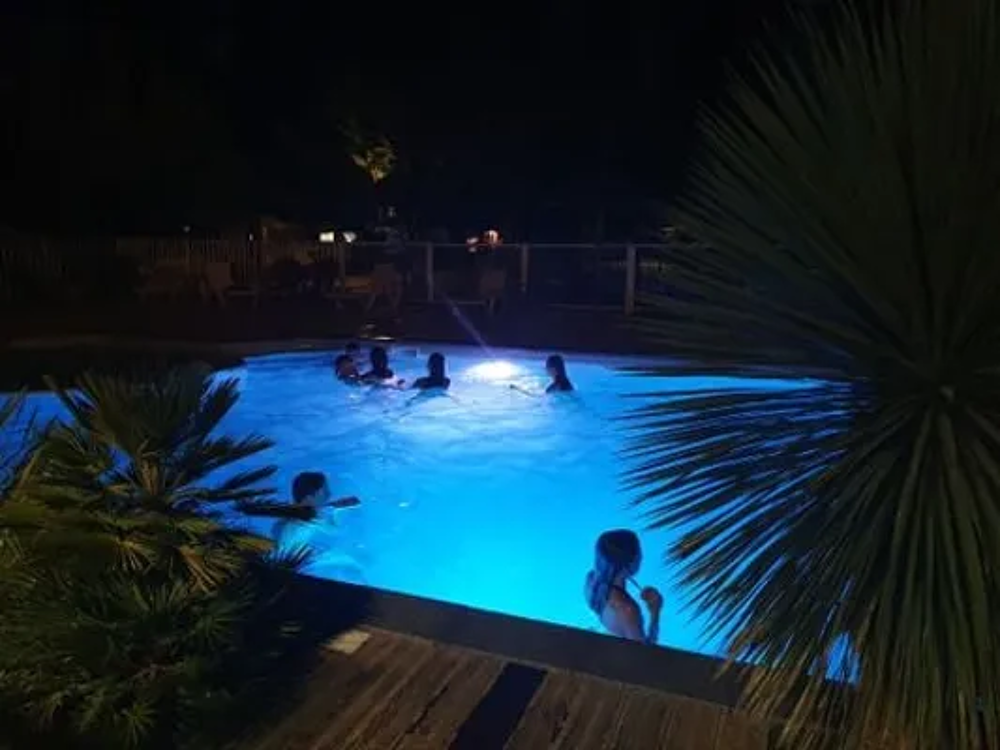   Camping La Cigaline - Pcharmant Piscine collective - Terrasse - place de parking en extrieur - Accs Internet - Salon jardin Aquitaine, Montpon-Mnestrol (24700)