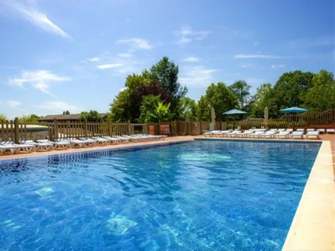   Camping Le Mas - Classique (H5P2) (MAX 4 adultes + 1 enfants) Piscine collective - Terrasse - place de parking en extrieur - Ac Aquitaine, Les Eyzies-de-Tayac-Sireuil (24620)