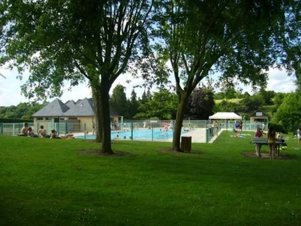   Camping Le Sans Souci - Chalet 4 personnes Piscine collective - Bain  remous - Sauna - Terrasse - Barbecue Pays de la Loire, Fresnay-sur-Sarthe (72130)