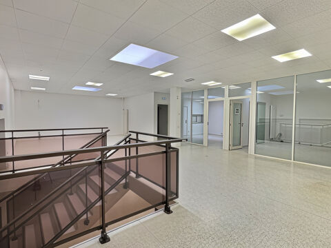   FORBACH: Immeuble, local commercial, un F3, un bureau 