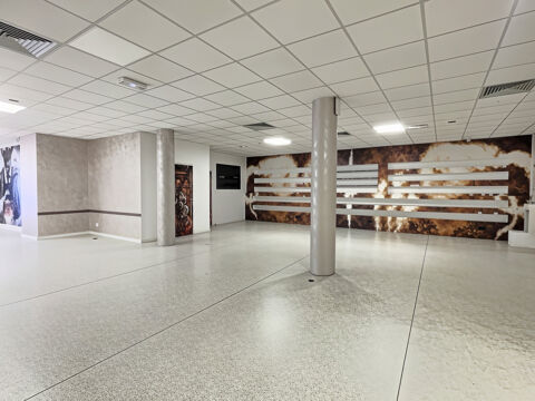   FORBACH: Immeuble, local commercial, un F3, un bureau 