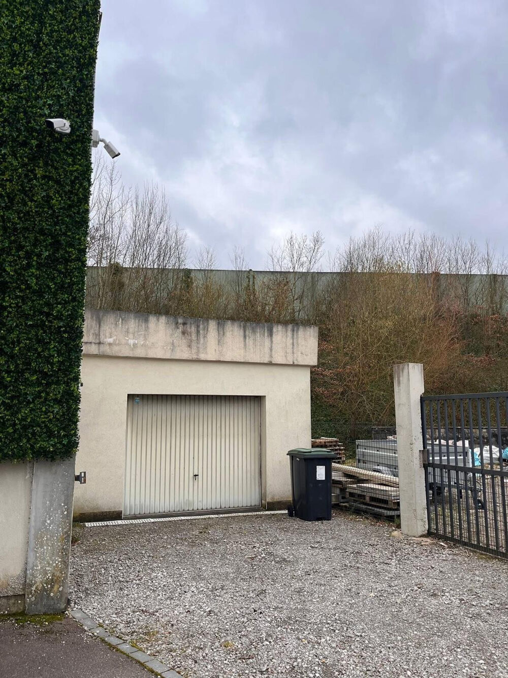   À VENDRE   Local d'activité avec dépôt, bureaux et logement de fonction Hombourg haut