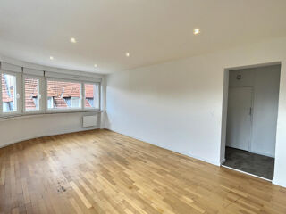  Appartement à louer 3 pièces 101 m²