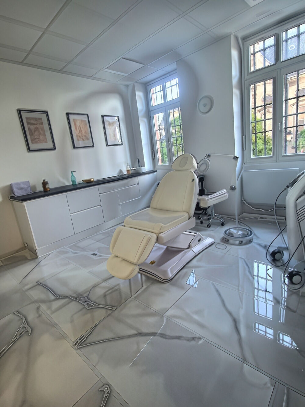   Local professionnel rénové   4 salles de soins / bureaux   Climatisation Freyming merlebach