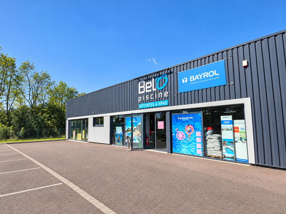   À LOUER   CELLULE COMMERCIALE DE 312 m2   ENTRÉE DE ZONE CARREFOUR   SARREGUEMINES 