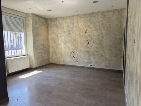Local commercial de 68 m2 comprenant 3 pièces et un parking 680 25350 Mandeure