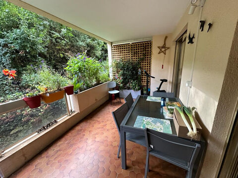 Studio d'environ 33 m2 avec grand balcon - Quai de Saône 165000 Lyon 4