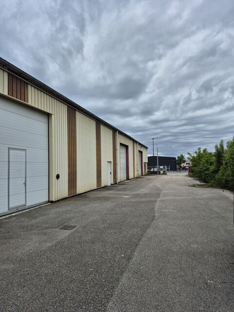   Local commercial 203 m2 zone artisanale 