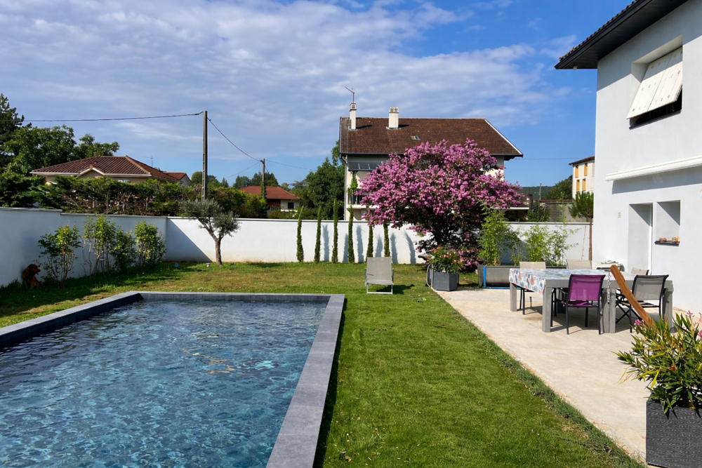 Vente Maison Maison familiale 296 m2   Piscine   2 logements   Secteur recherché Cremieu