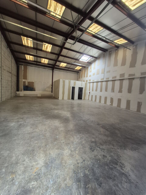   Local commercial 203 m2 zone artisanale 