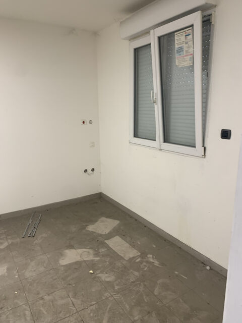   Entrepôt 123 m2 avec partie bureau 