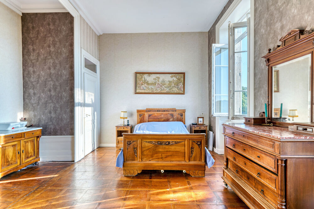  vendre  Proprit/chteau Crmieu (38460)