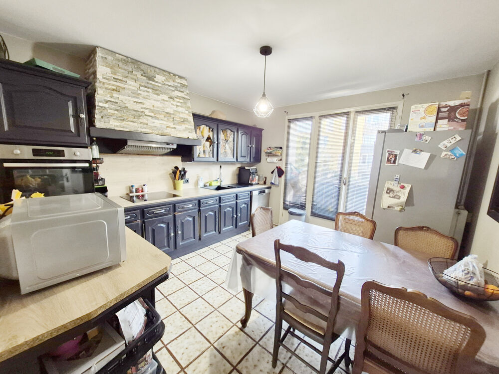 Vente Maison Maison familiale 296 m2   Piscine   2 logements   Secteur recherché Cremieu