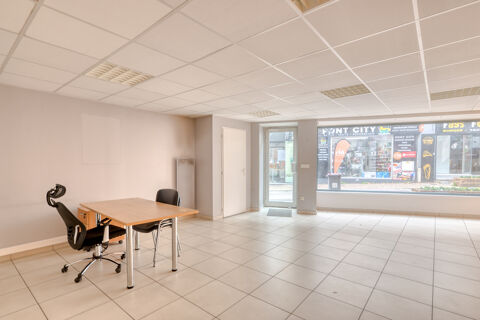 LOCAL COMMERCIAL (ENV. 155 m2 AU TOTAL) 122000 38230 Pont de cheruy