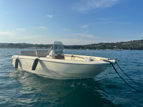 Bateaux à moteur Vedette - Yacht - Offshore 2016 occasion Frejus 83600